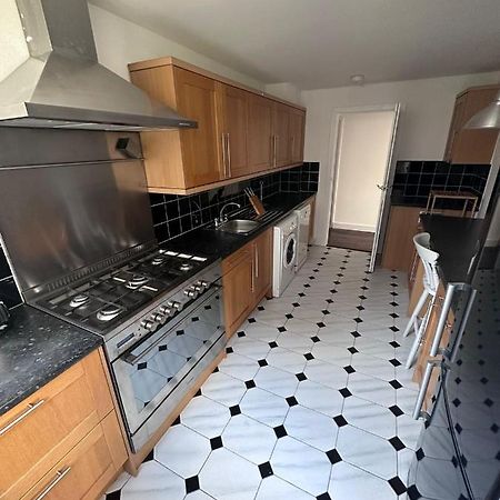 Spacious And Central Newly Refurbished 3 Bedroom Flat Londra Exterior foto