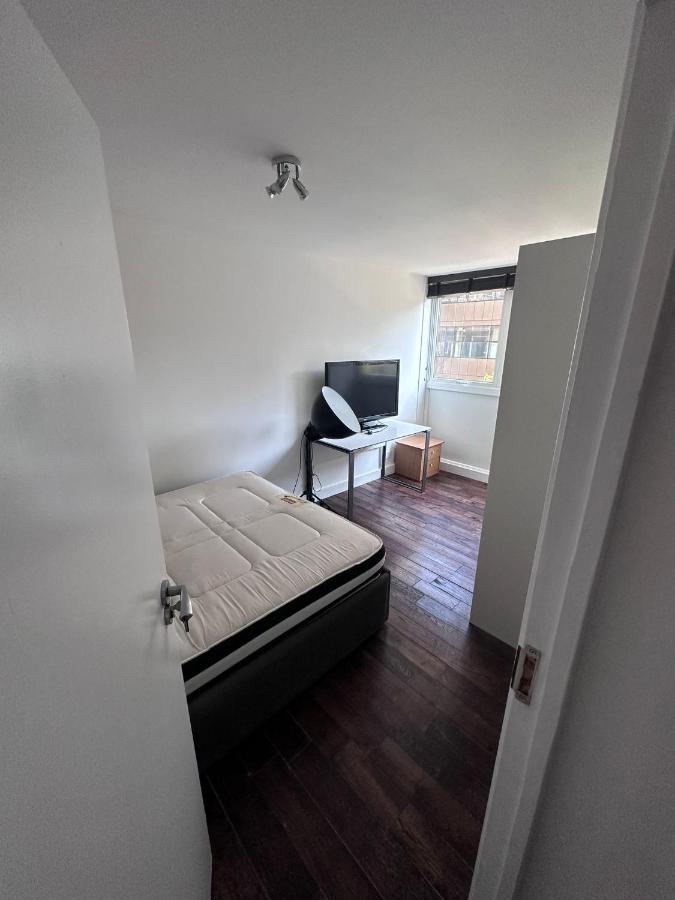 Spacious And Central Newly Refurbished 3 Bedroom Flat Londra Exterior foto