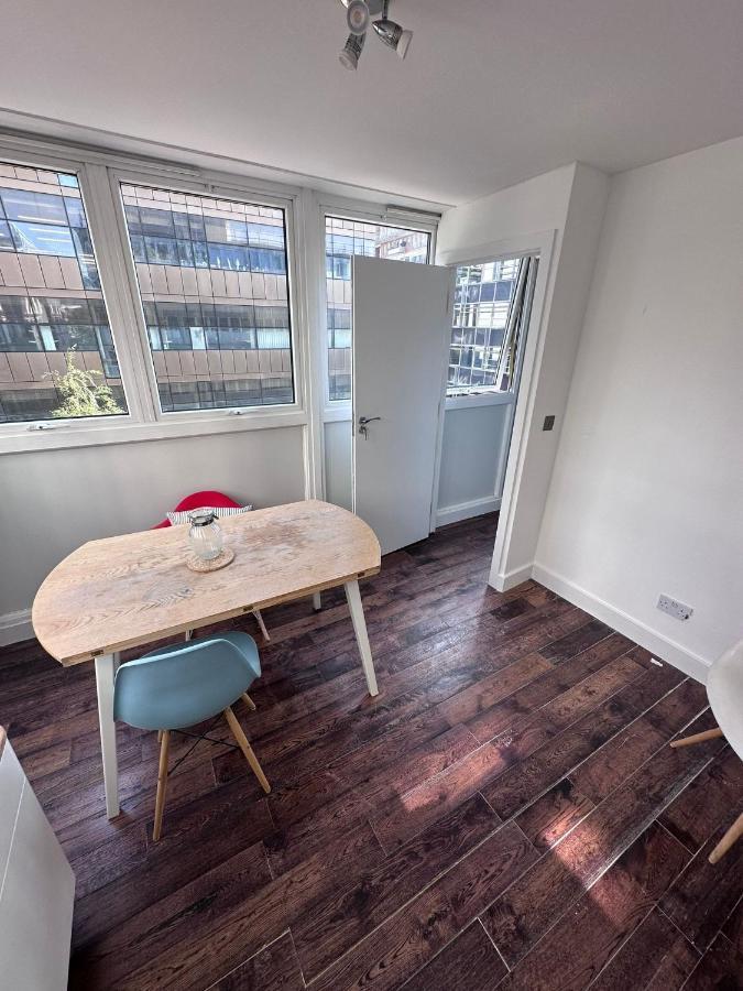 Spacious And Central Newly Refurbished 3 Bedroom Flat Londra Exterior foto