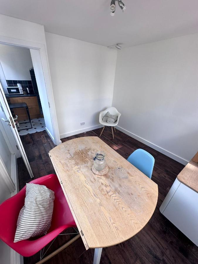 Spacious And Central Newly Refurbished 3 Bedroom Flat Londra Exterior foto