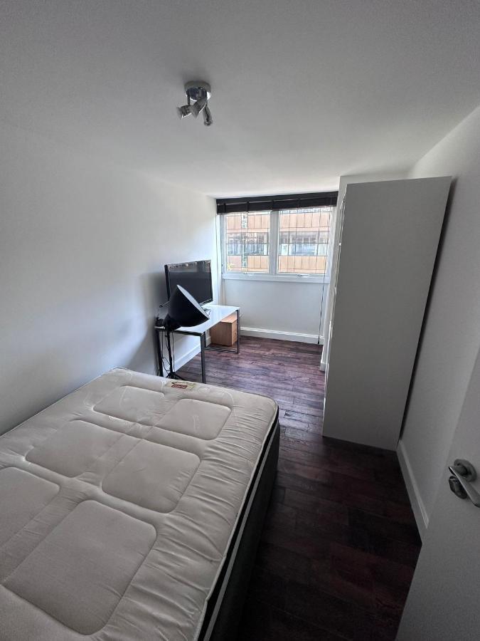 Spacious And Central Newly Refurbished 3 Bedroom Flat Londra Exterior foto