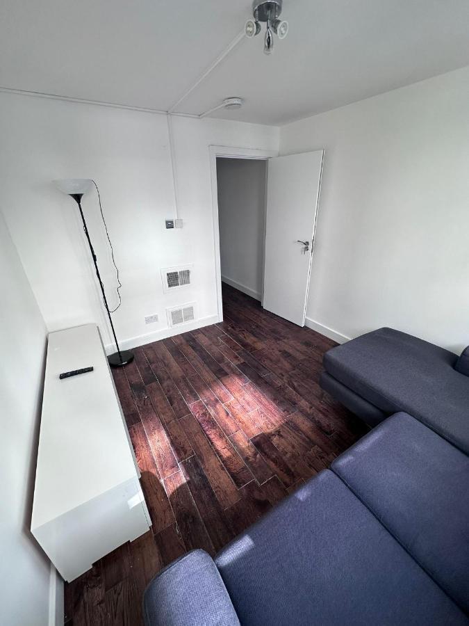 Spacious And Central Newly Refurbished 3 Bedroom Flat Londra Exterior foto