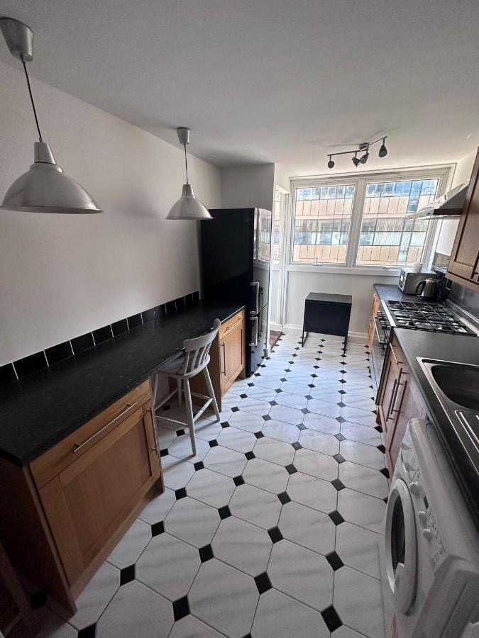 Spacious And Central Newly Refurbished 3 Bedroom Flat Londra Exterior foto